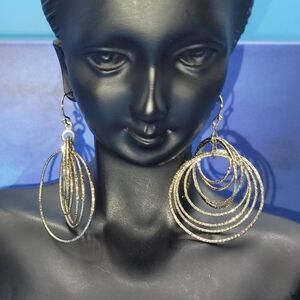 💥5/$10💥Gold tone link circles slinky style earrings ✨️ 💛